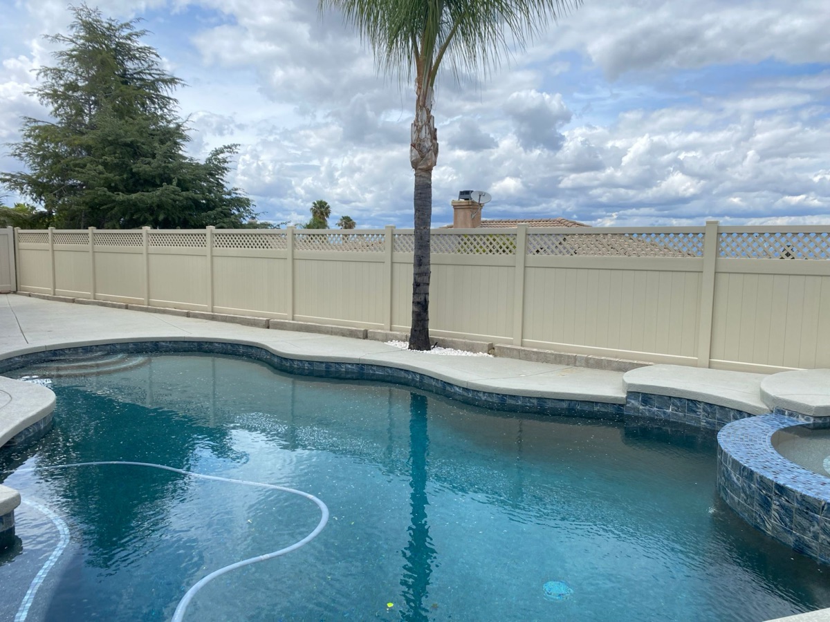 Vinyl privacy fence with lattice top in Riverside CA